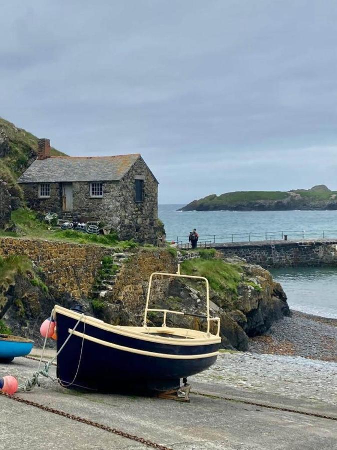 Farm Accommodation - The Lizard Peninsula, Cornwall Helston Bagian luar foto